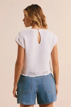 Pull sans manches ajouré façon crochet