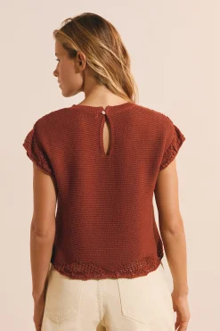 Pull sans manches ajouré façon crochet