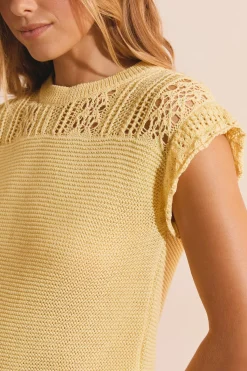 Pull sans manches ajouré façon crochet