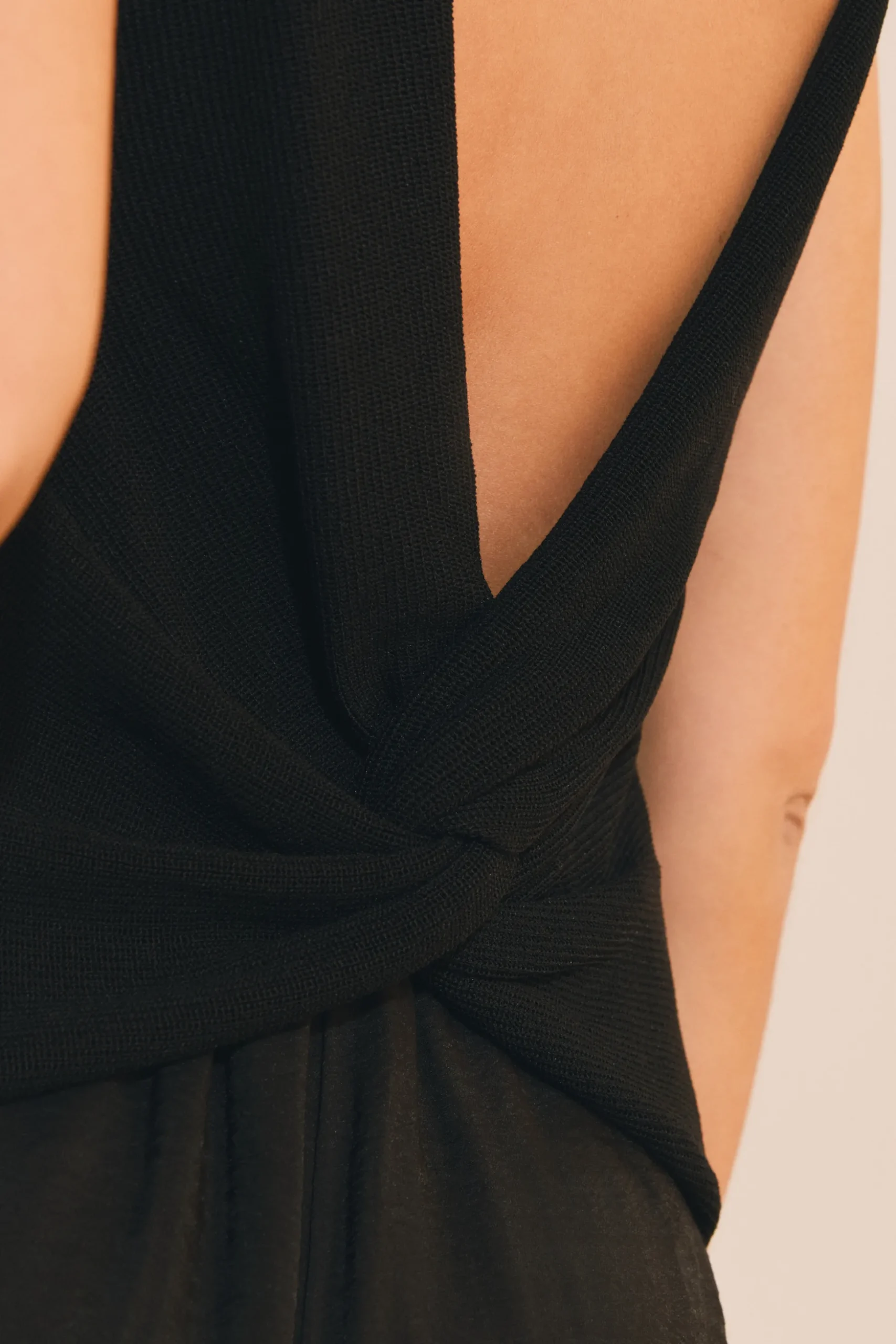 Pull sans manches avec dos nu