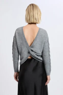 Pull torsadé dos nu