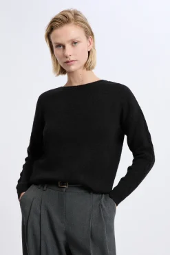 Pull torsadé dos nu