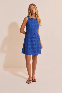 Robe courte avec broderie en coton