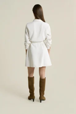 Robe courte ceinturée avec col chemise