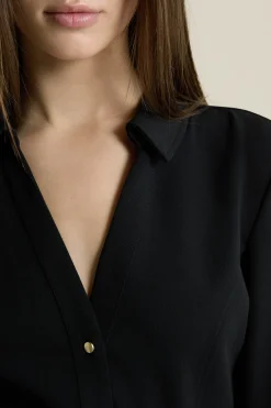 Robe courte ceinturée avec col chemise