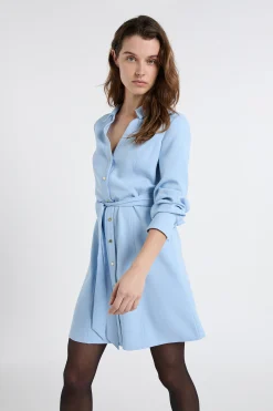 Robe courte ceinturée avec col chemise