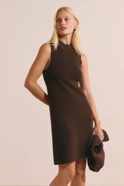 Robe courte à col cheminée