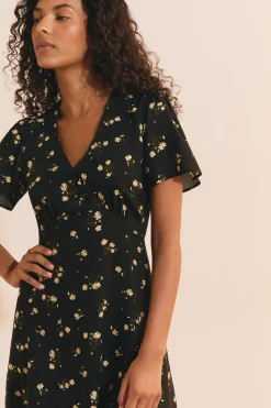 Robe courte col V à motifs