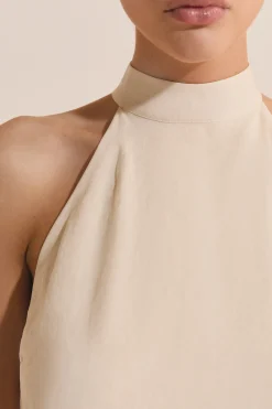 Robe courte sans manches
