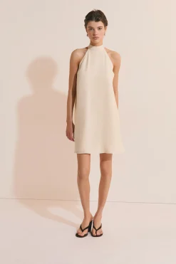Robe courte sans manches