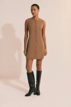 Robe courte sans manches