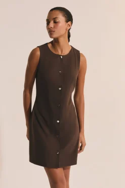 Robe courte sans manches