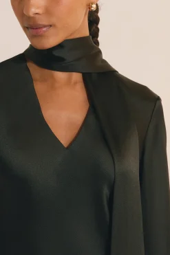 Robe courte satinée