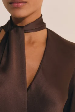 Robe courte satinée