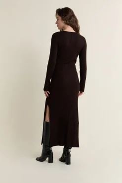 Robe côtelée longue avec fente sur le devant