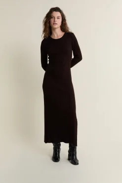 Robe côtelée longue avec fente sur le devant