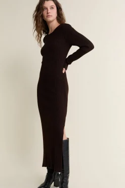 Robe côtelée longue avec fente sur le devant