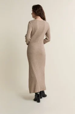 Robe côtelée longue avec fente sur le devant