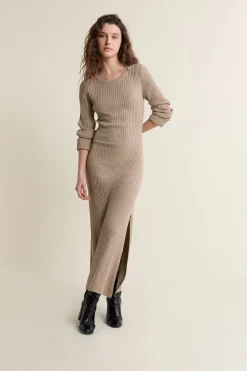 Robe côtelée longue avec fente sur le devant