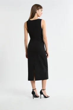 Robe à détail noué