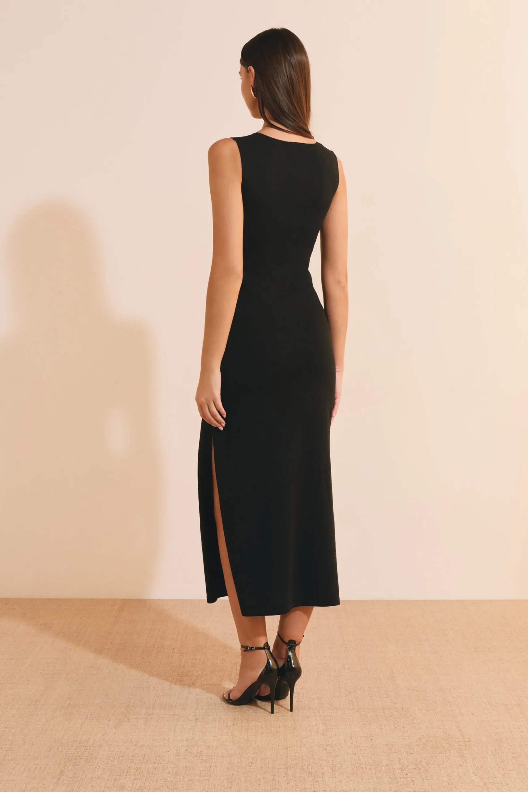 Robe longue ceinturée avec fente sur le côté