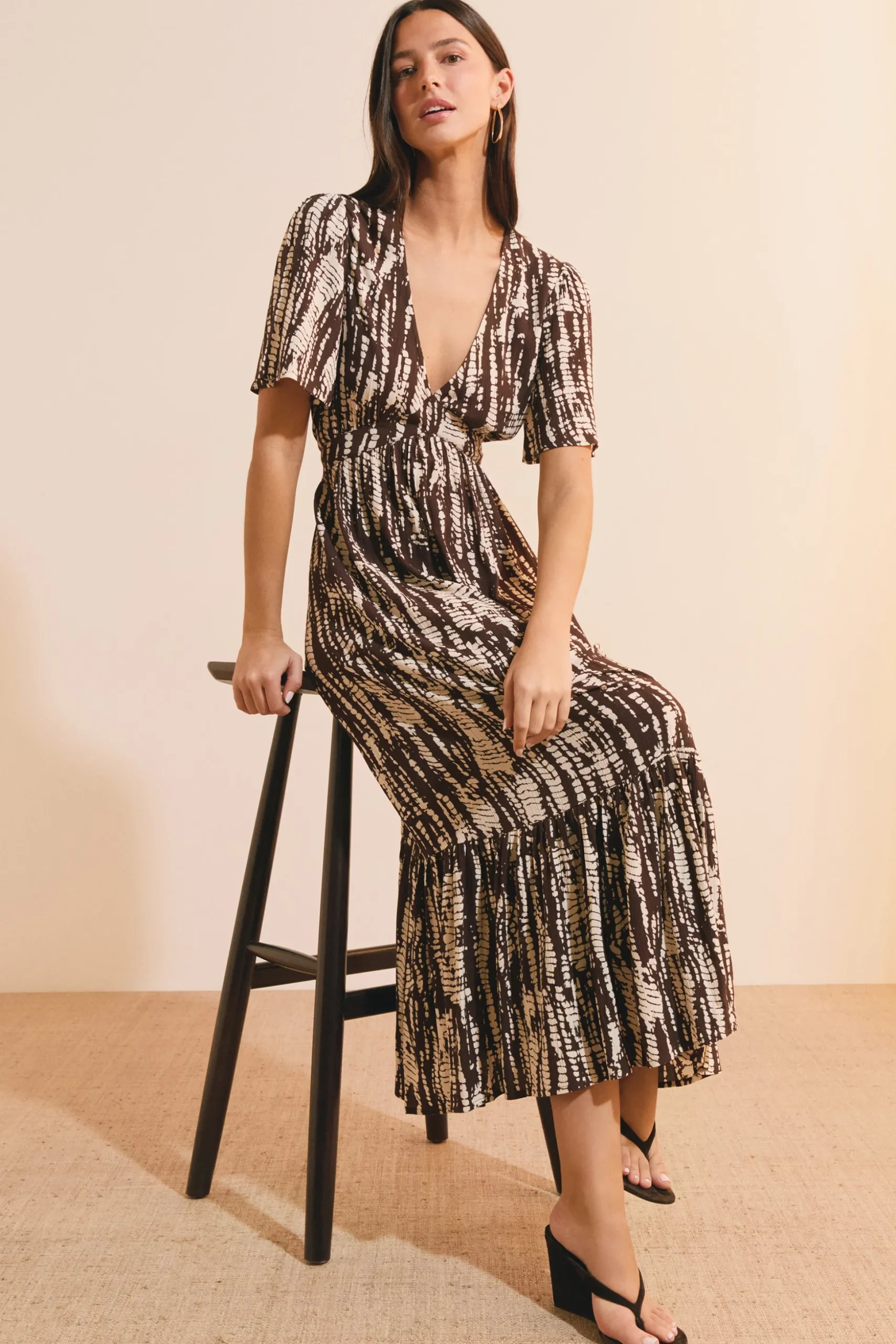 Robe longue col V à motifs