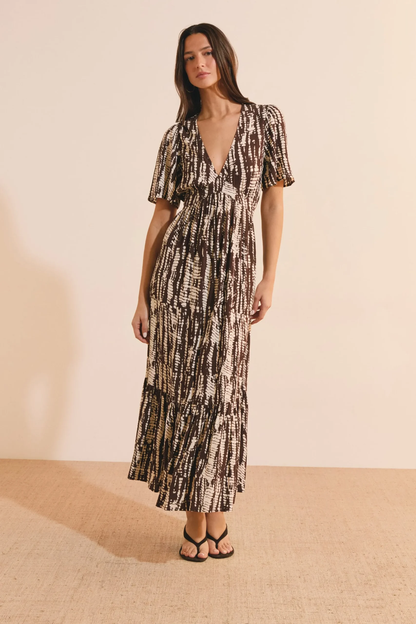 Robe longue col V à motifs