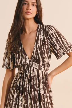 Robe longue col V à motifs