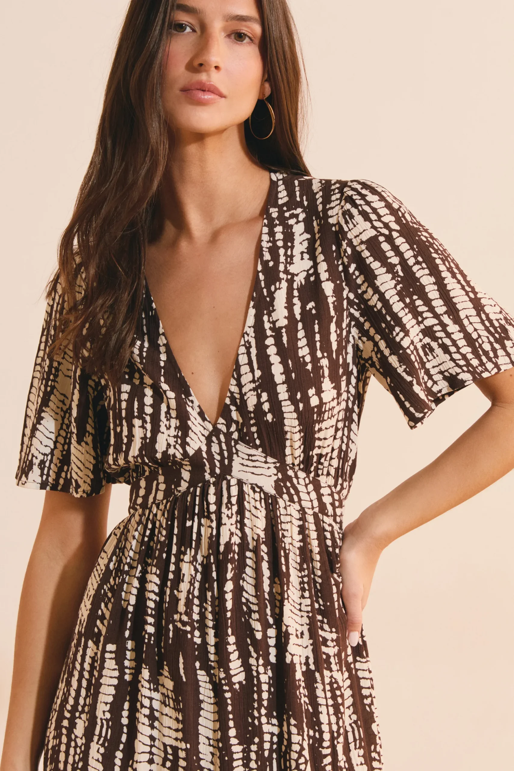 Robe longue col V à motifs