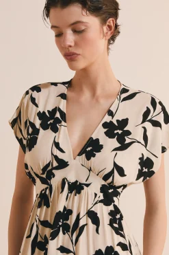 Robe longue à motifs avec décolleté V