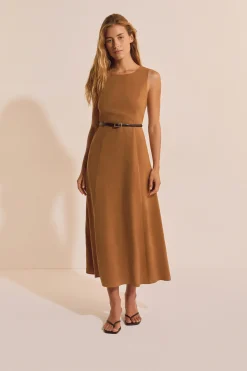 Robe longue sans manches