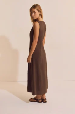 Robe longue sans manches
