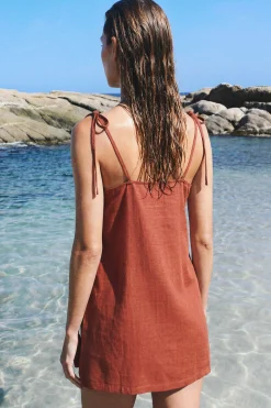 Robe à rayures et noeuds avec lin