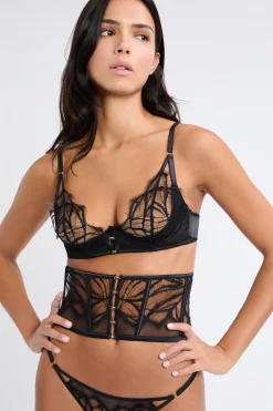 Serre taille en dentelle