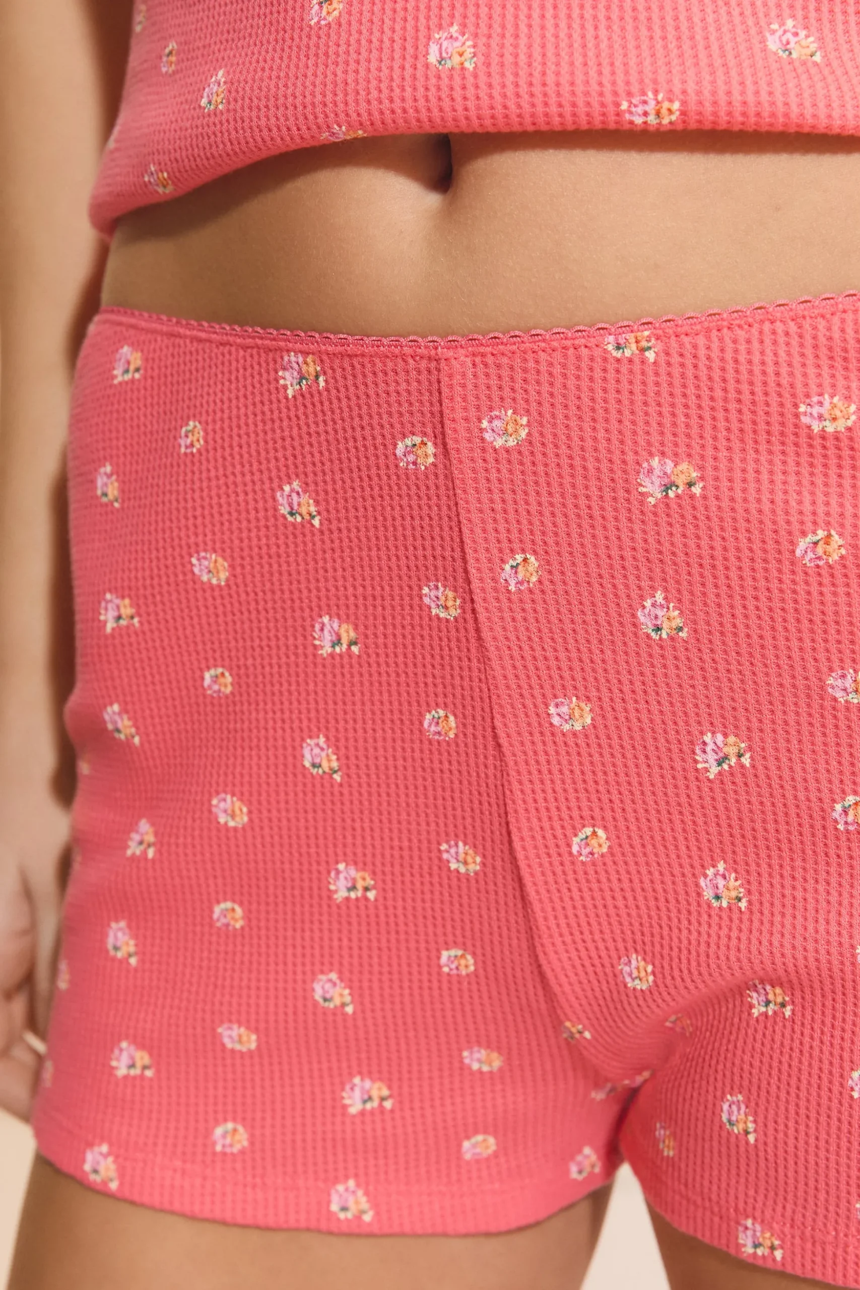 Short de pyjama à motifs fleurs gaufré