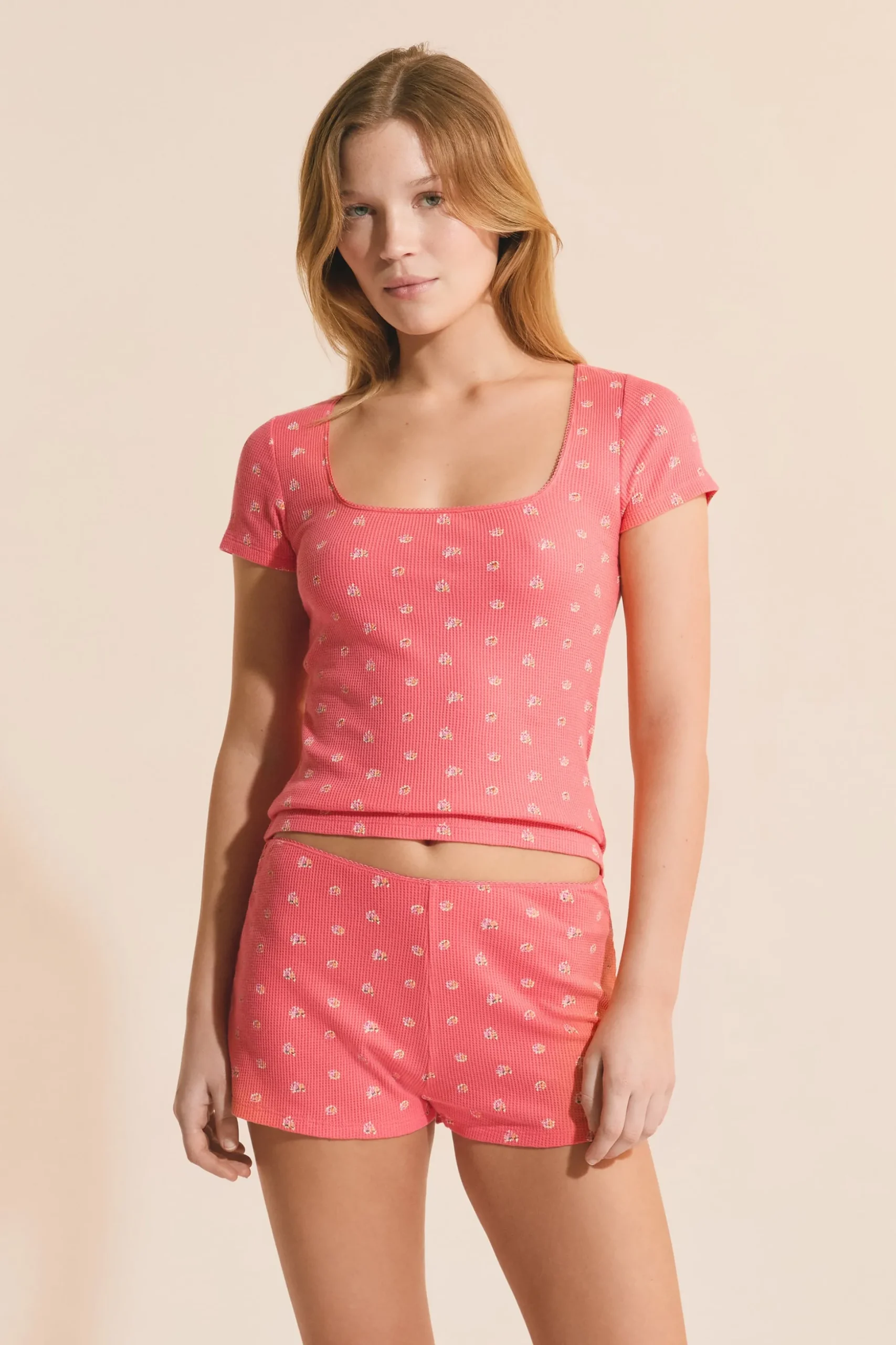 Short de pyjama à motifs fleurs gaufré
