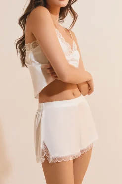 Short de pyjama satiné détails dentelle