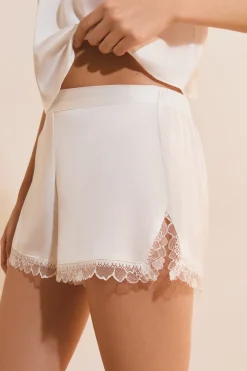 Short de pyjama satiné détails dentelle