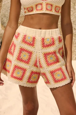 Short en crochet à motifs