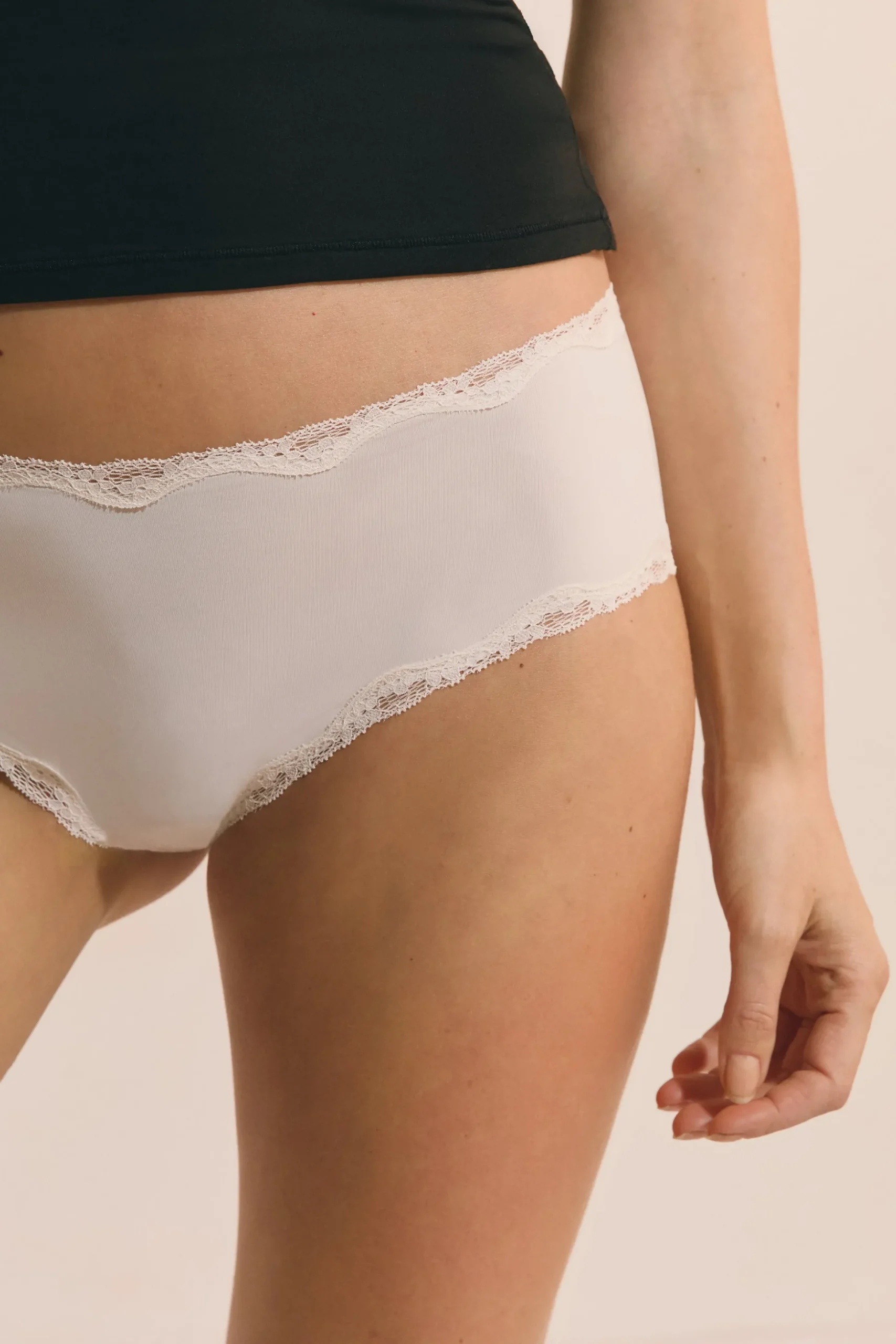 Shorty avec détails dentelle
