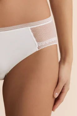 Shorty avec détails en dentelle