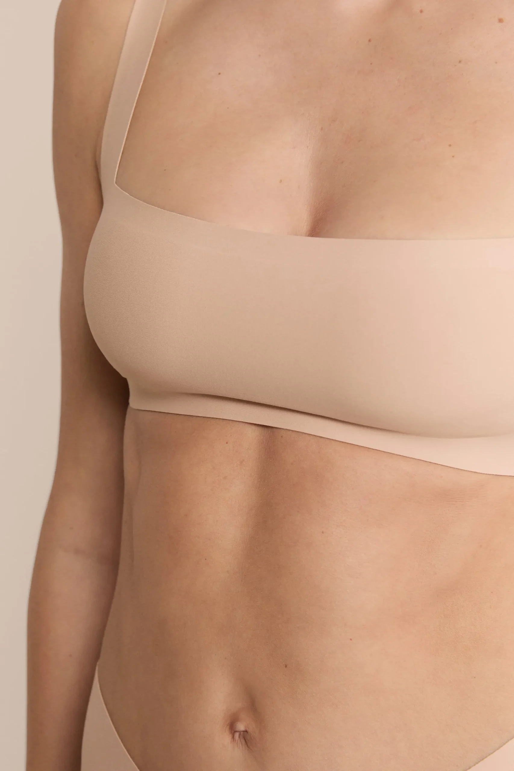 Soutien-gorge brassière en microfibre avec pads amovibles