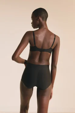 Soutien-gorge brassière en microfibre avec pads amovibles