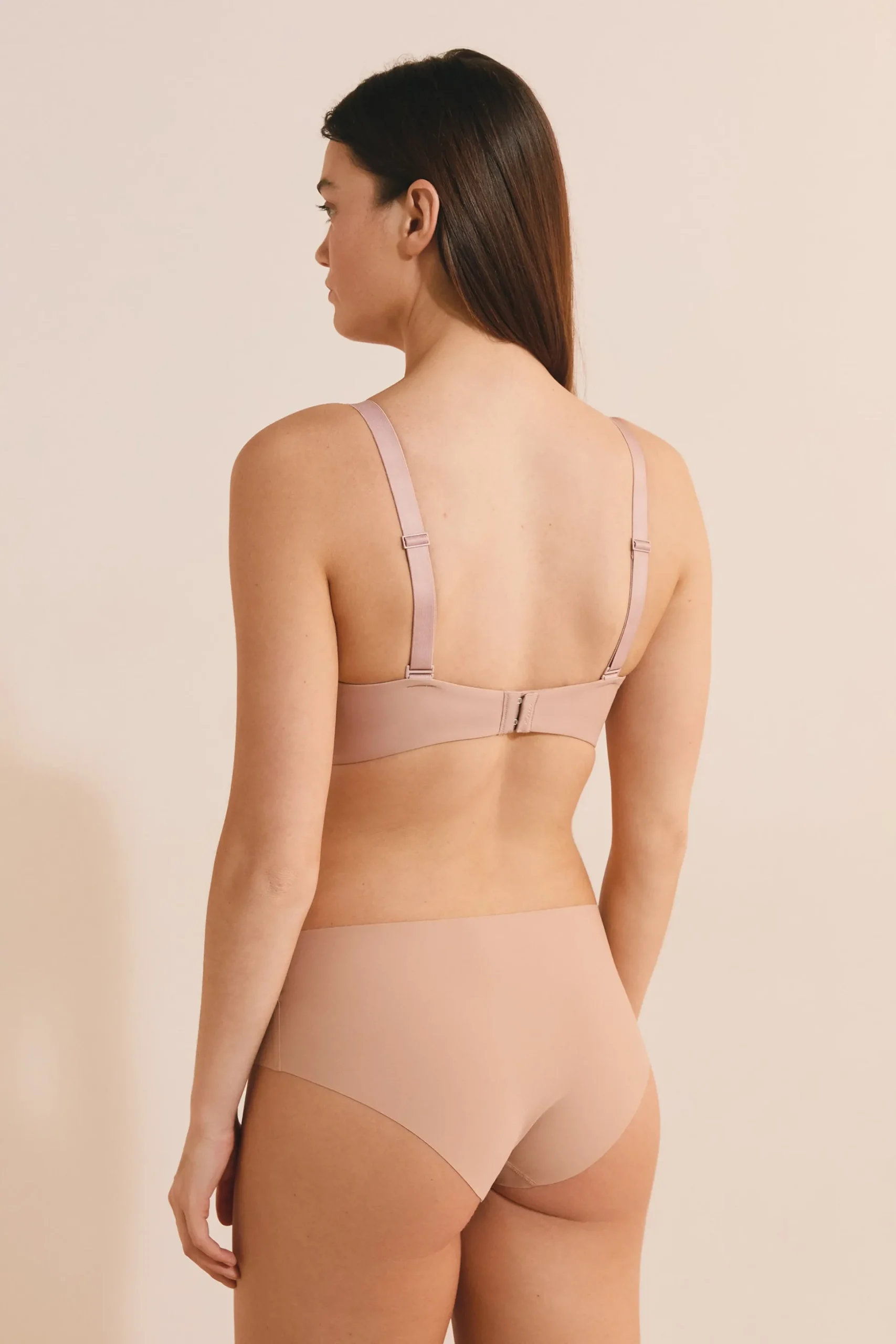 Soutien-gorge coques fines sans armatures en microfibre