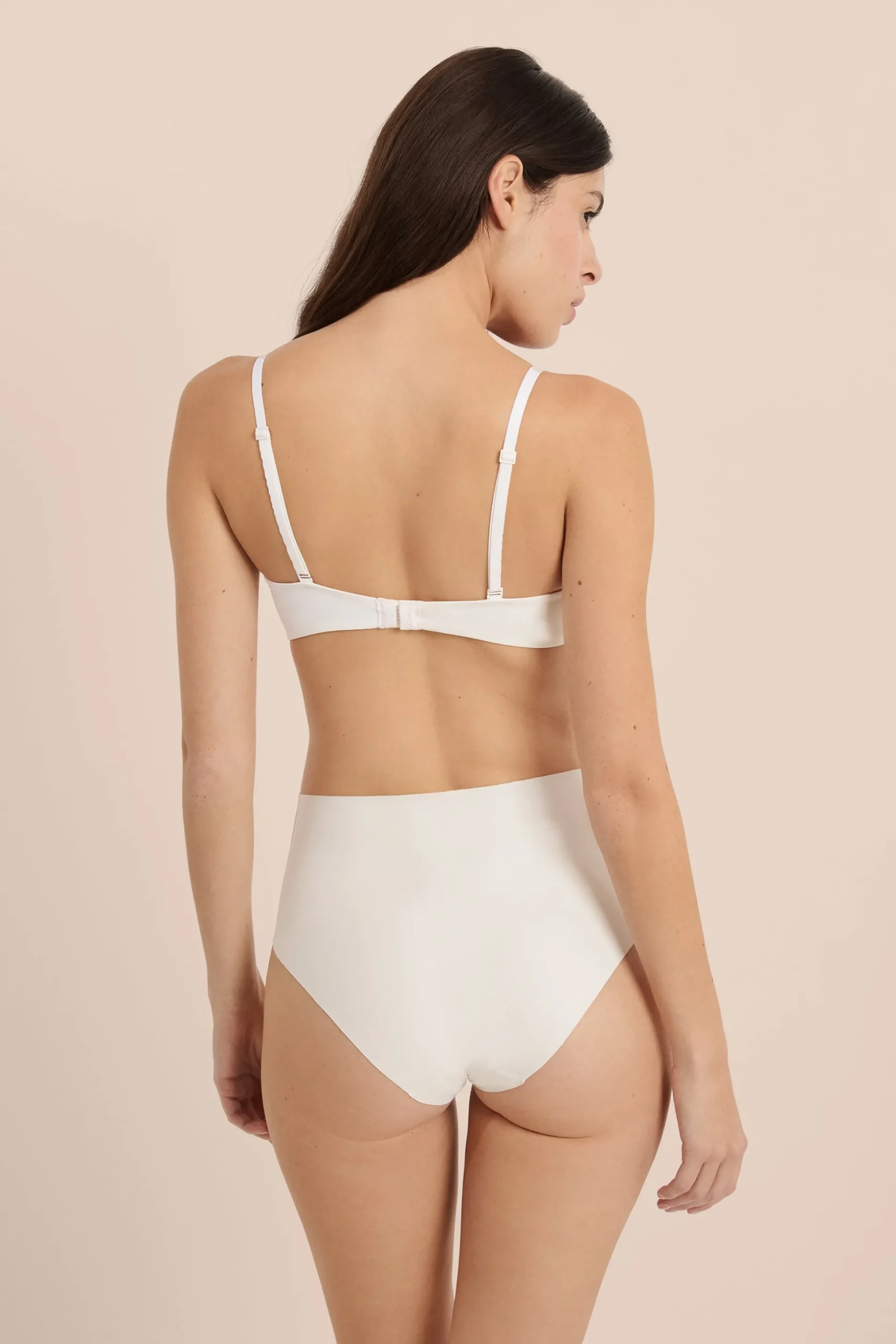 Soutien-gorge coques fines sans armatures en microfibre