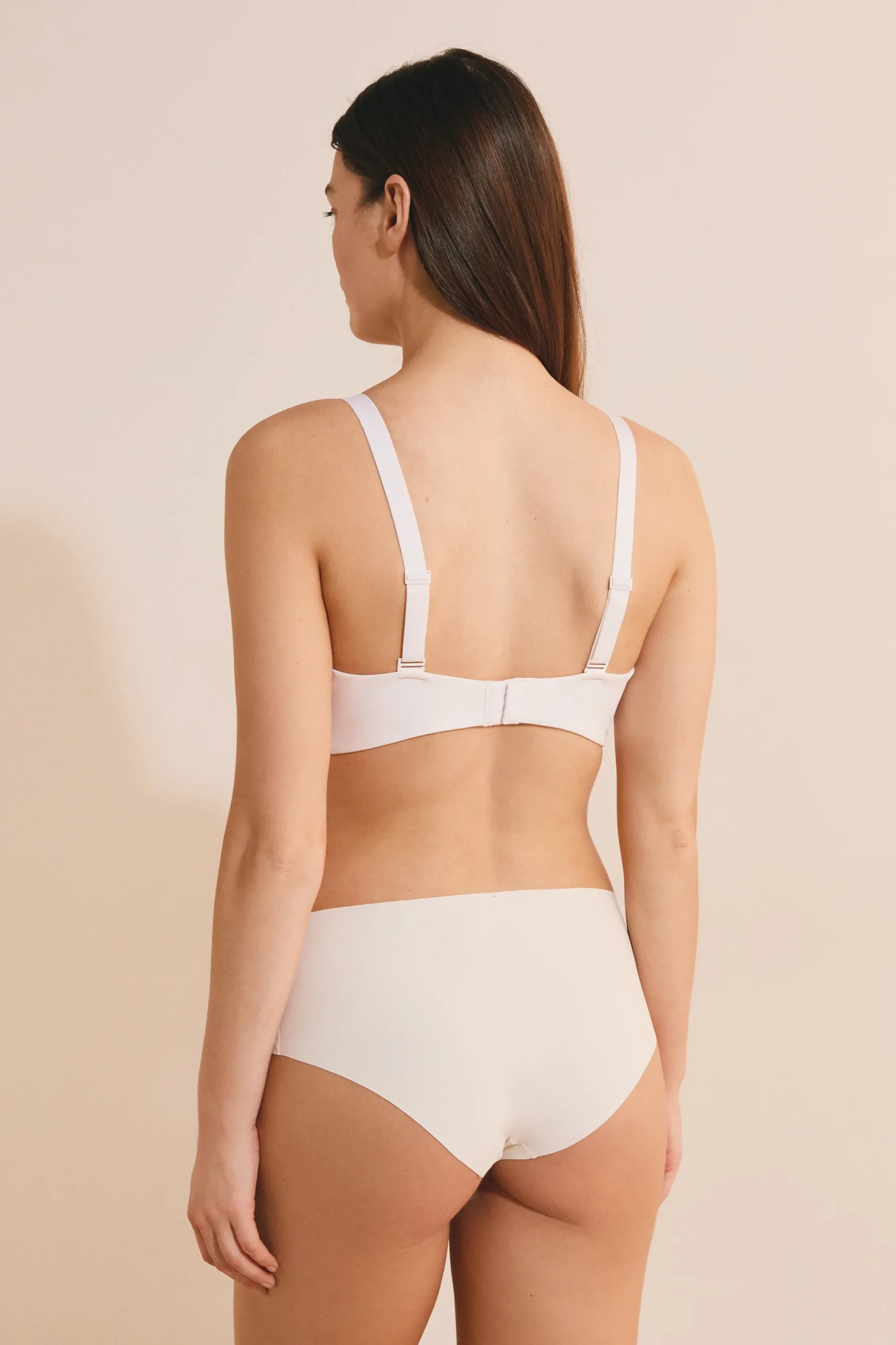 Soutien-gorge coques fines sans armatures en microfibre
