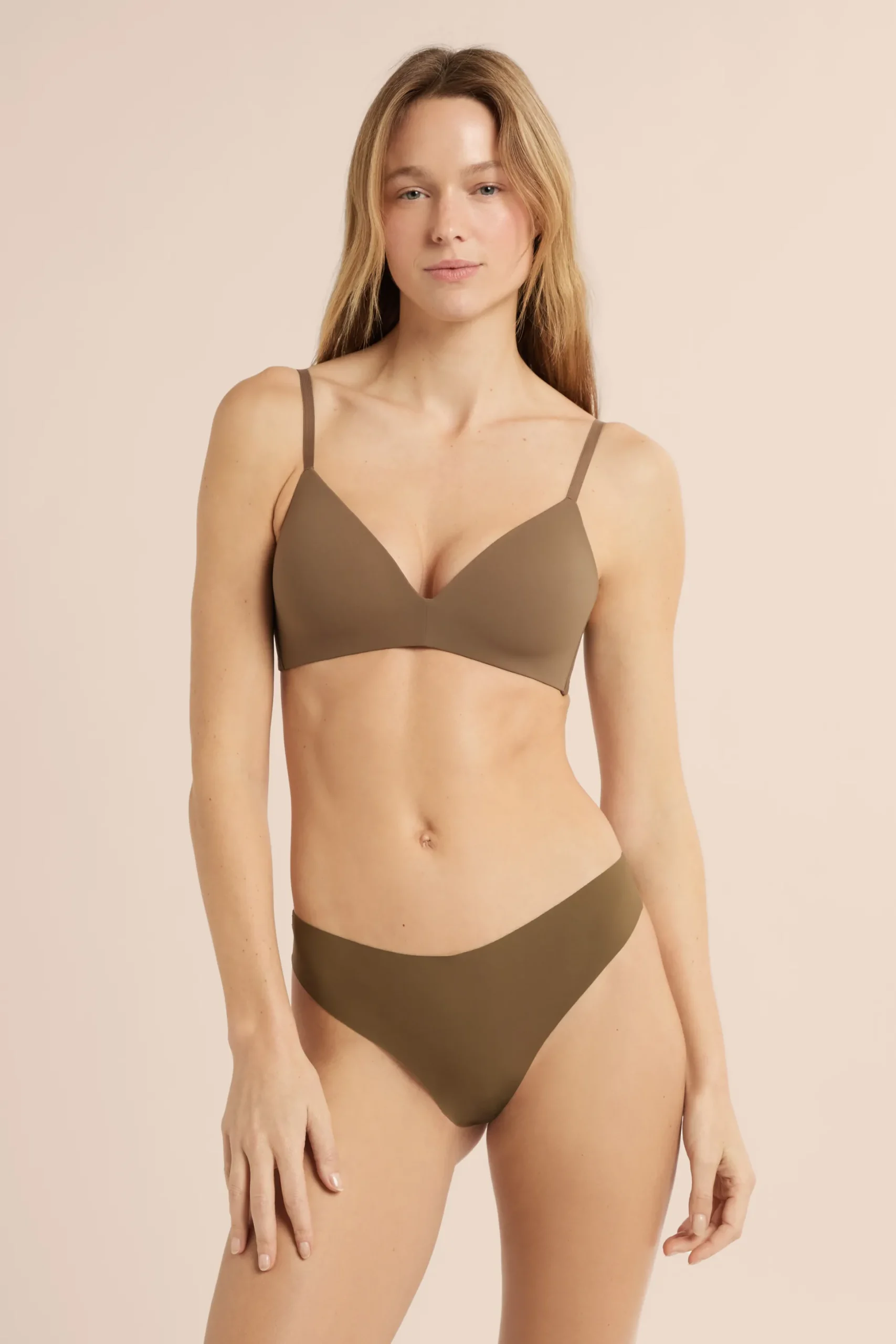 Soutien-gorge coques fines sans armatures en microfibre