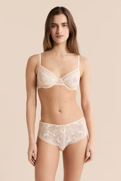 Soutien-gorge en dentelle avec bijou doré