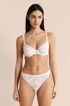 Soutien-gorge en dentelle avec bijou doré sans teinture