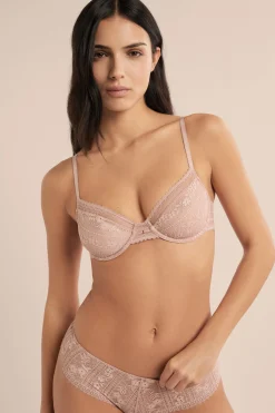 Soutien-gorge en dentelle avec bijou doré